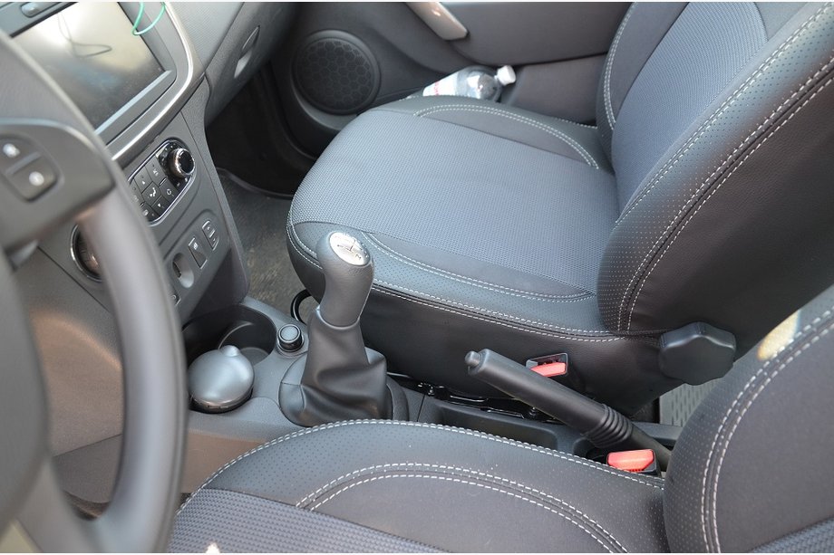 Renault Sandero 2013–2022 Sædeovertræk i kunstlæder SoyuzAuto Premium Image