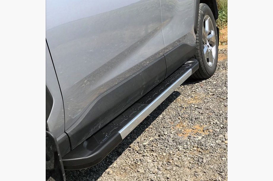 Toyota Rav 4 2019–2025 RedLine V1 sidetrin (2 stk., aluminium) Image
