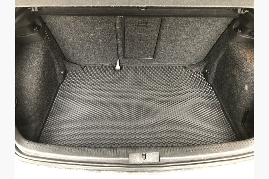 Volkswagen Golf 5 2003–2009 Bagagerumsmåtte (HB, EVA, sort) Image