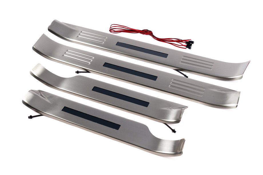 Toyota Land Cruiser 200 2007–2021 Indvendige dørtrinslister med belysning (4 stk) Image