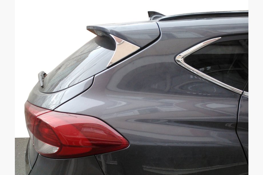 Hyundai Tucson TL 2016–2021 Trekantet pynteliste til bagklap i rustfrit stål Foto 1