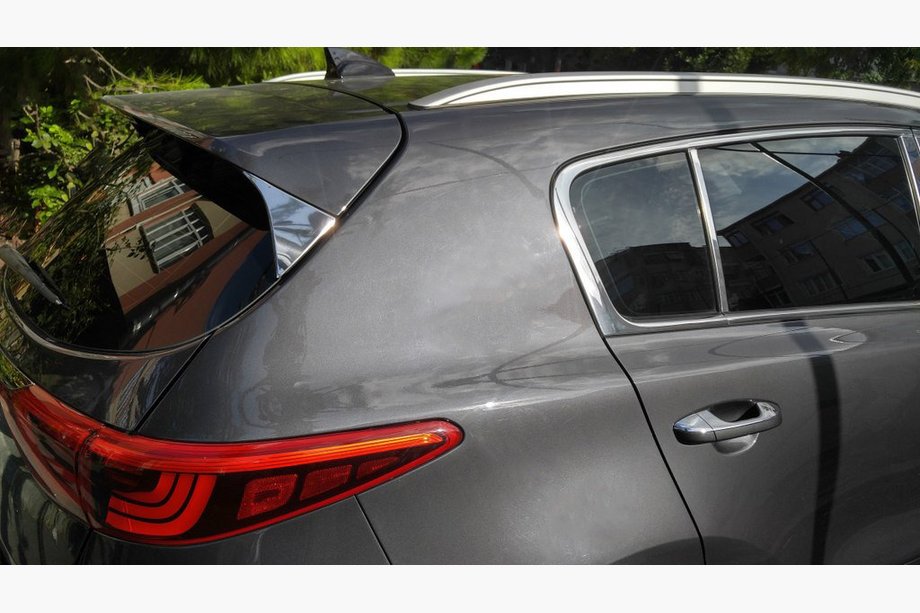 Kia Sportage 2015–2021 Krom trekantliste til bagdør (rustfrit stål) Image