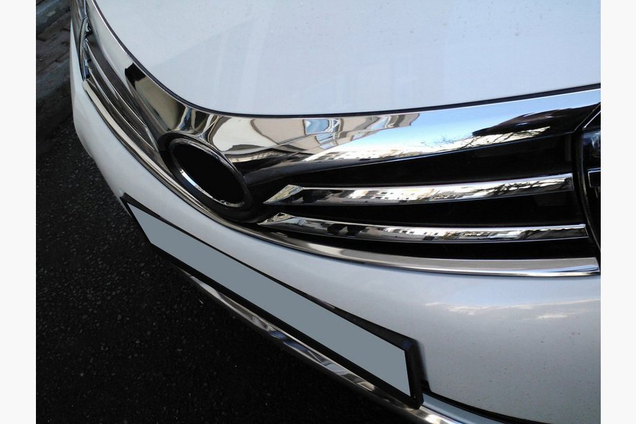 Toyota Corolla 2013–2019 Nederste pynteliste til kølergrill (2013-2016, rustfrit stål) Image