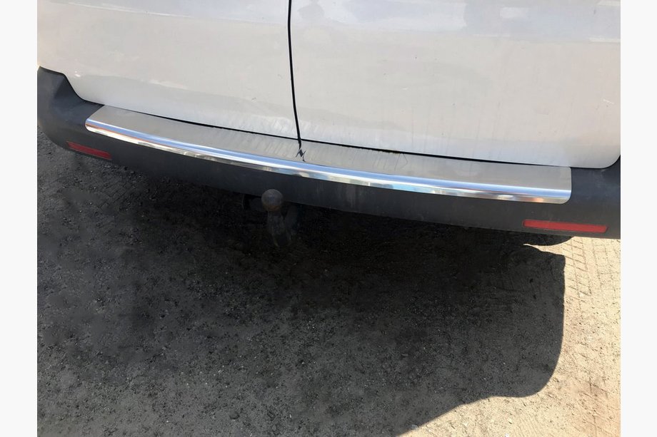 Volkswagen T5 2010–2015 Krom bagkofangerbeskytter med buk (Carmos V1, stål) Image