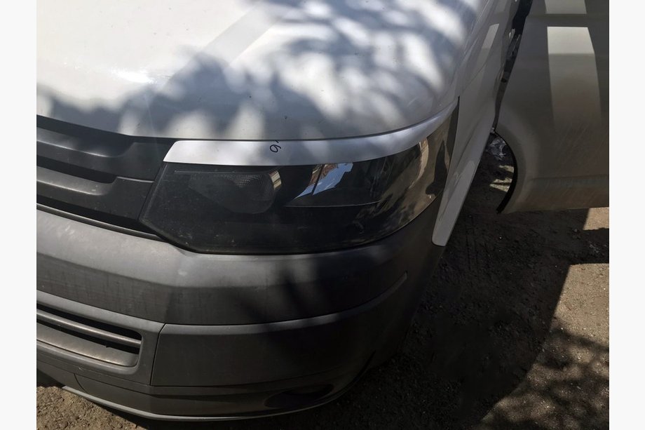 Volkswagen T5 2010–2015 Forlygteøjenbryn (2 stk., til lakering) Image
