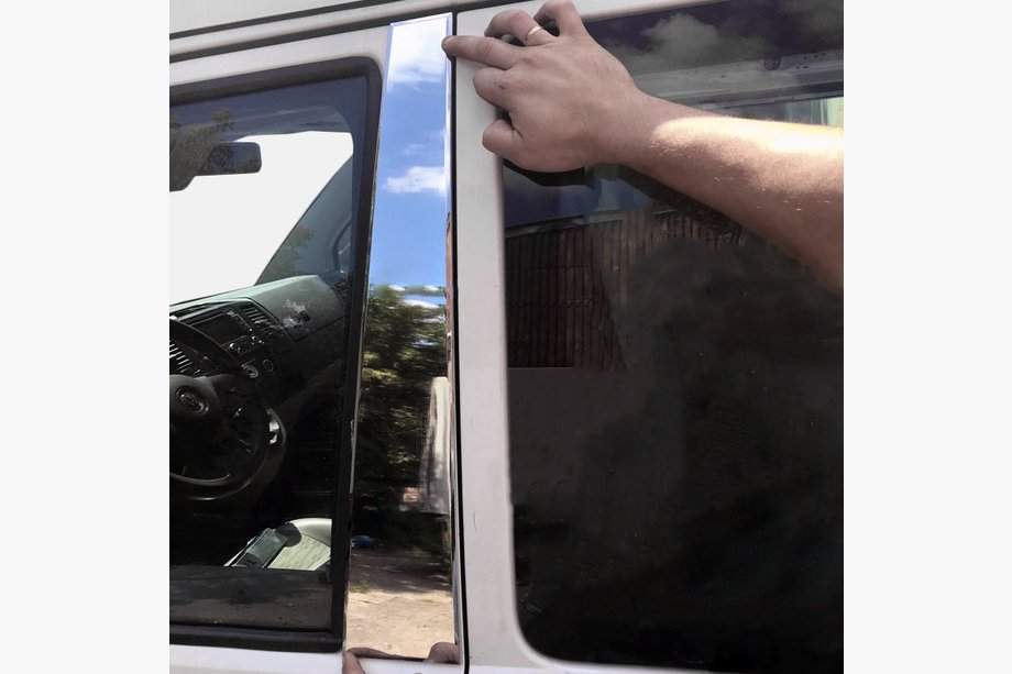 Volkswagen T5 2010–2015 Udsalg! Kromliste til dørsøjler (venstre side) Image