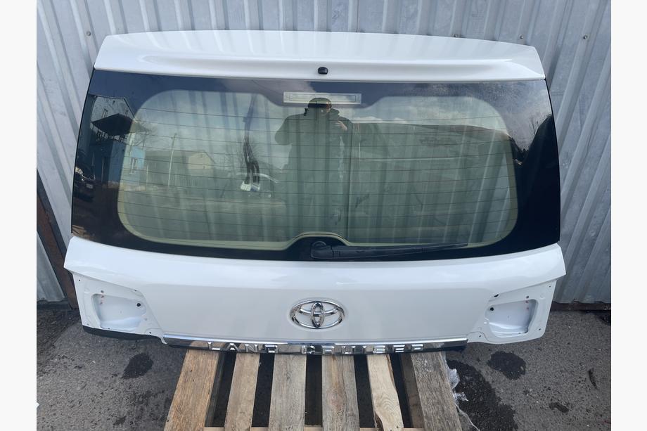 Toyota Land Cruiser 200 2007–2021 Øverste bagklap 2016+ hvid (brugt, original) Image