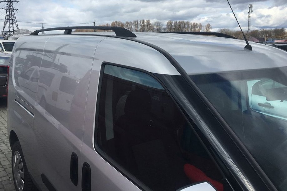 Fiat Doblo II 2010–2022 Sorte tagrælinger Image