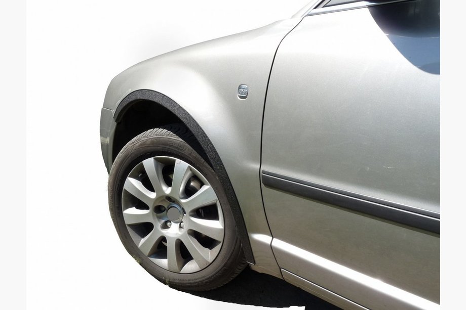 Skoda Superb 2001–2009 Hjulbuekanter (4 stk., sorte) Image