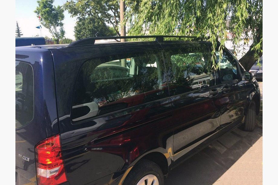 Mercedes Viano 2004–2014 Sorte tagrælinger Skyport (massivt metal) Image