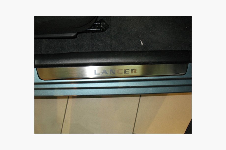 Mitsubishi Lancer 9 2004–2008 Dørtrinslister Nathaniko (4 stk., rustfrit stål) Nataniko Premium dørtrinslister (4 stk., rustfrit stål) Image