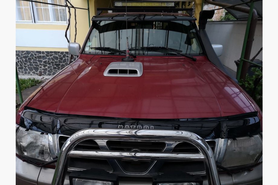Nissan Patrol Y61 1997–2011 Motorhjelmsdeflektor 1997-2004 (VIP) Image