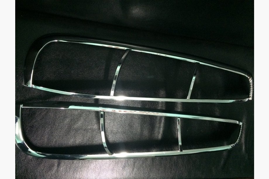 Nissan X-trail T30 2002–2007 Baglygterammer (2 stk., plast) Image
