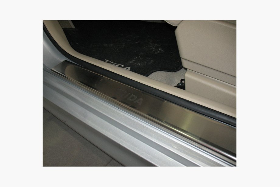 Nissan Tiida 2004–2011 Dørtrinslister Nathaniko (4 stk., rustfrit stål) Standard - Lohmann tape, 0,5 mm Image