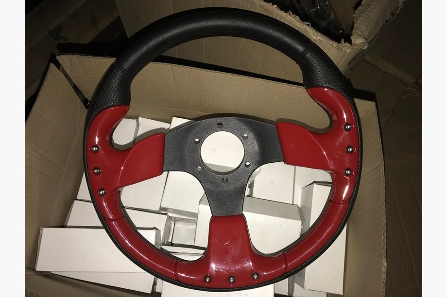 ВАЗ 2107 1982–2012 Rødt rat (med adapter) Image