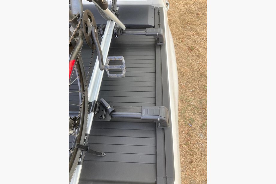Toyota Hilux 2015– Tagbøjler (til originale monteringspunkter) Sort Image