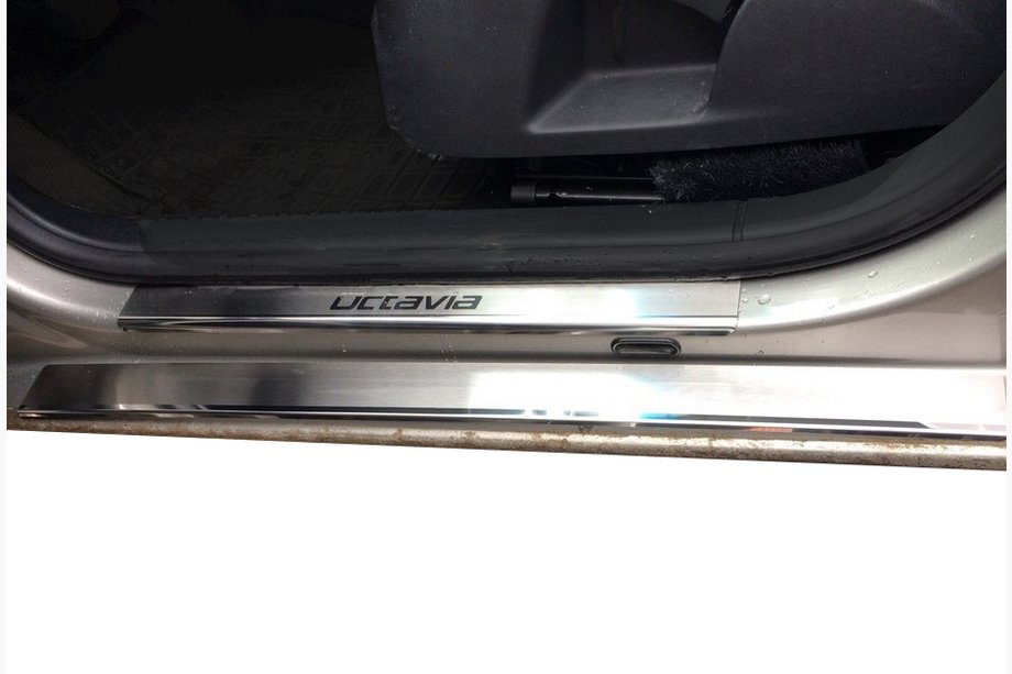 Skoda Octavia II A5 2010–2013 Krom dørtrinslister Nataniko (8 stk., rustfrit stål) Standard - Lohmann tape, 0,5 mm Image