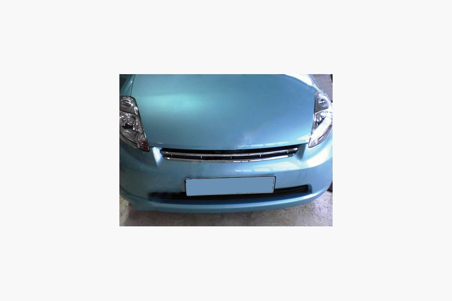 Daihatsu Sirion 2005–2015 Kromafdækning til kølergrill (rustfrit stål) Image