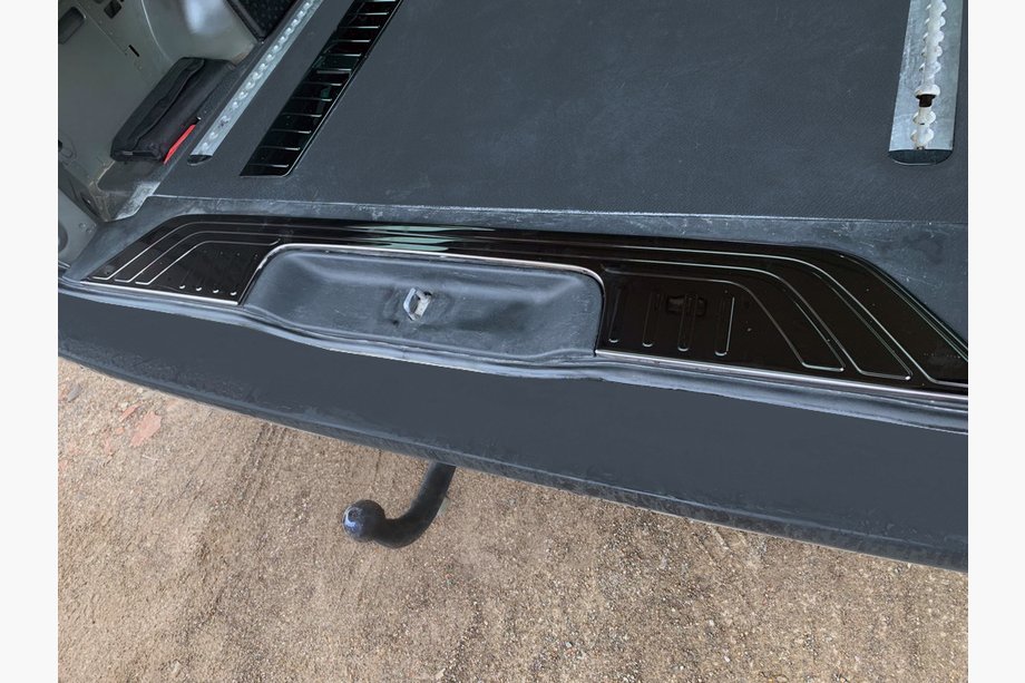 Mercedes Vito/V-klasse W447 2014– Bagagerumskantbeskytter i sort krom (rustfrit stål) Foto 1