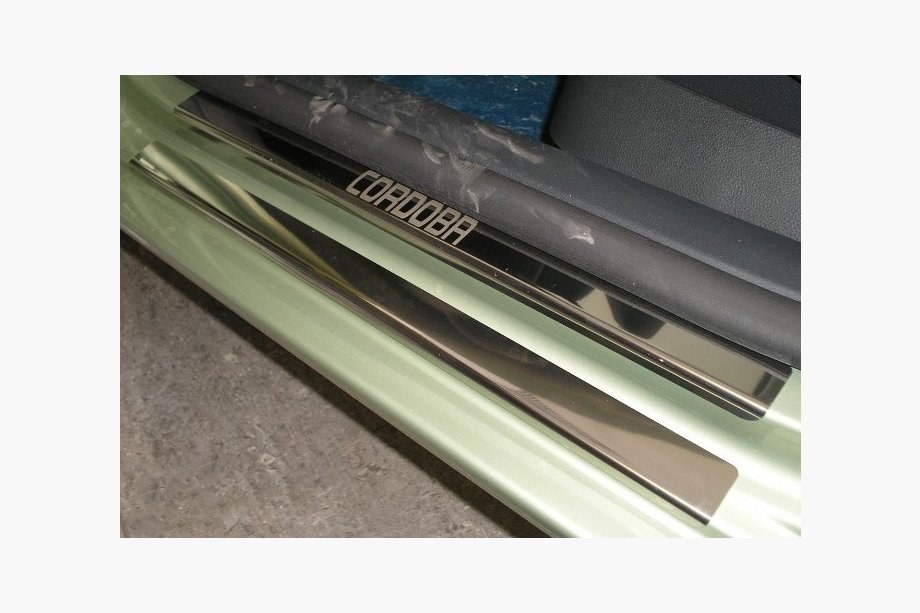 Seat Cordoba 2000–2009 Nataniko dørtrinslister (8 stk., rustfrit stål) Standard - Lohmann tape, 0,5 mm Image