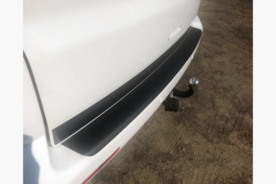 Volkswagen T5 Transporter 2003–2010 Bagkofangerbeskytter med ombuk (ABS-plast) Image