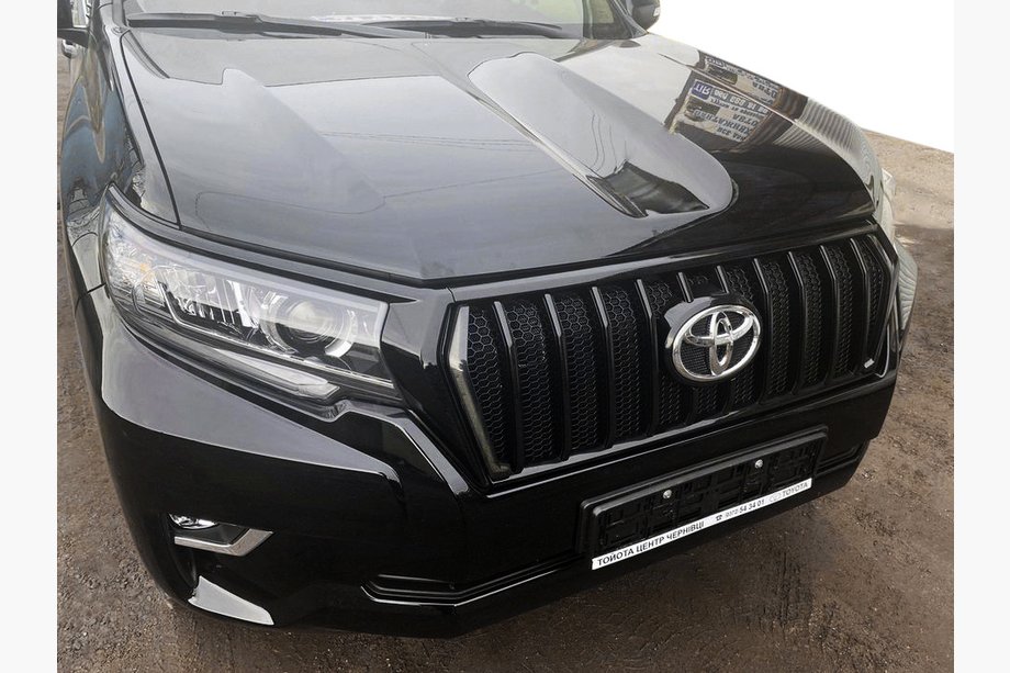 Toyota Land Cruiser Prado 150 2009–2023 Kølergrill 2017↗ LED (Zeus Black, med Black øjenbryn) Image