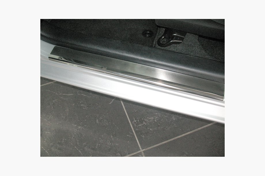 Toyota Yaris 2010–2020 Dørtrinslister Nathaniko (4 stk., rustfrit stål) Standard - Lohmann tape, 0,5 mm Image