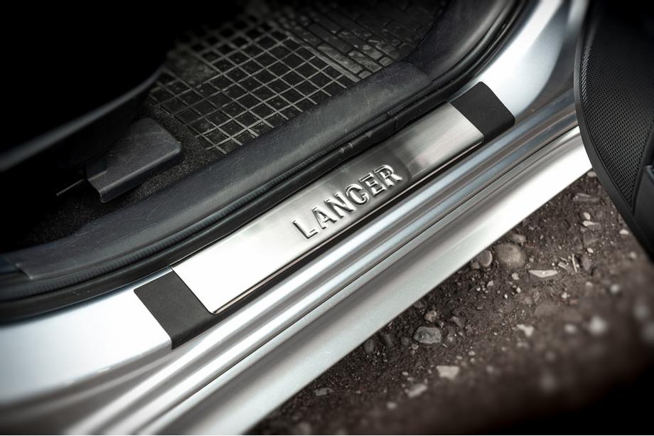 Mitsubishi Lancer X 2008– Dørtrinslister (OMSA, 4 stk., rustfrit stål) Foto 2