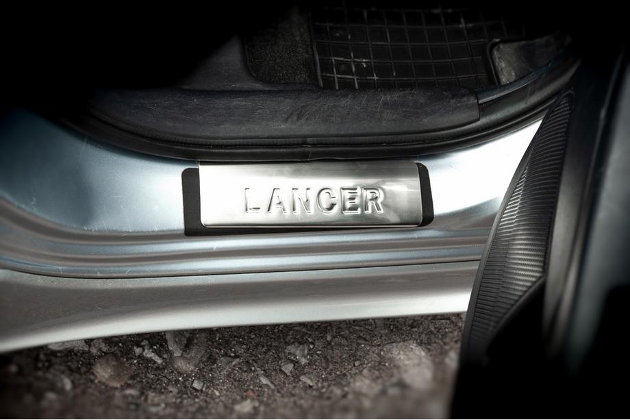 Mitsubishi Lancer X 2008– Dørtrinslister (OMSA, 4 stk., rustfrit stål) Foto 3