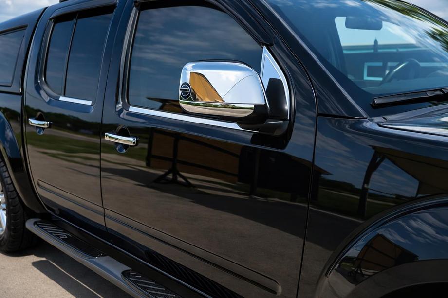 Nissan Navara 2006–2015 Rustfri stålliste til vindafvisere (2 stk.) Image