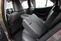 Toyota Yaris/Yaris Cross (XP210) 2020– Sædeovertræk i økolæder+stof+Alcantara Antara A001 (komplet kabinesæt) foto 13