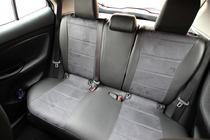 Toyota Yaris/Yaris Cross (XP210) 2020– Sædeovertræk i økolæder+stof+Alcantara Antara A001 (komplet kabinesæt) foto 4