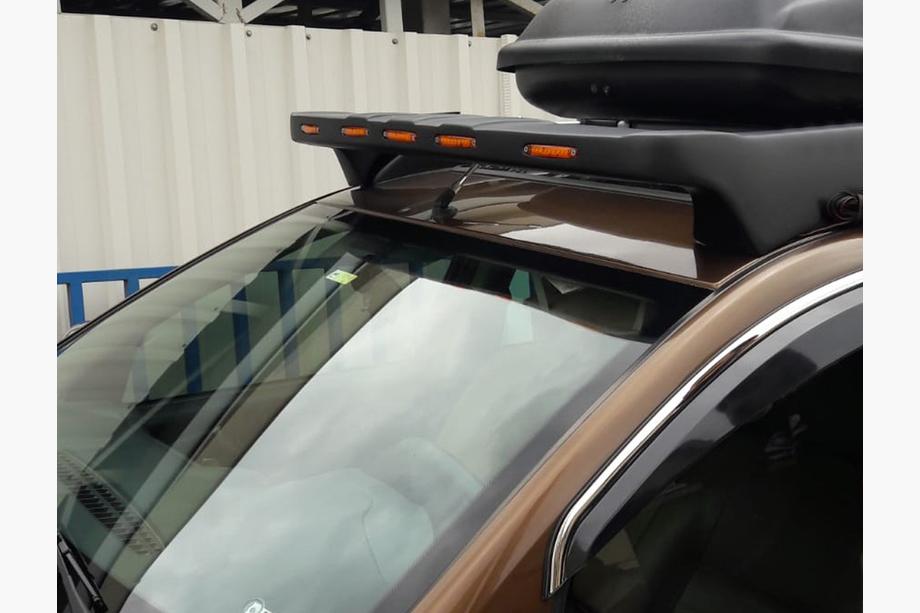 Dacia Duster 2008–2018 Forrudevisir V1 (LED, mat sort) Image