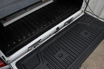 Nissan Navara/NP300 2016– Soft-open bagklapdæmper foto 2