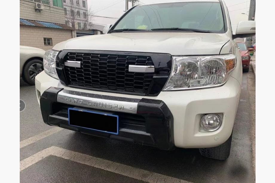 Toyota Land Cruiser 200 2007–2021 Kølergrill med tekst 2012-2016 (GR Sport) Image