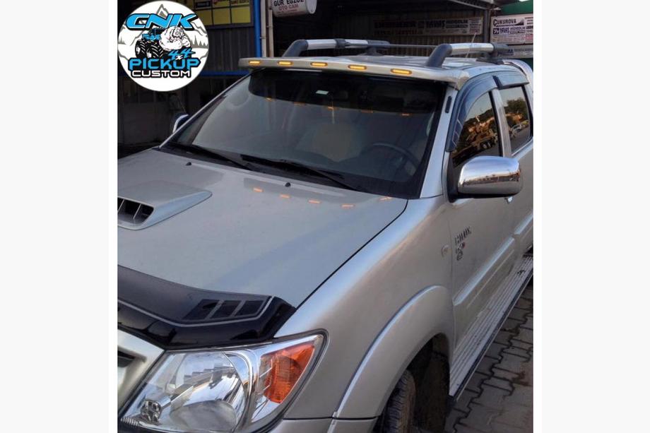 Toyota Hilux 2015– Solskærm til forrude (Meliset LED) Image