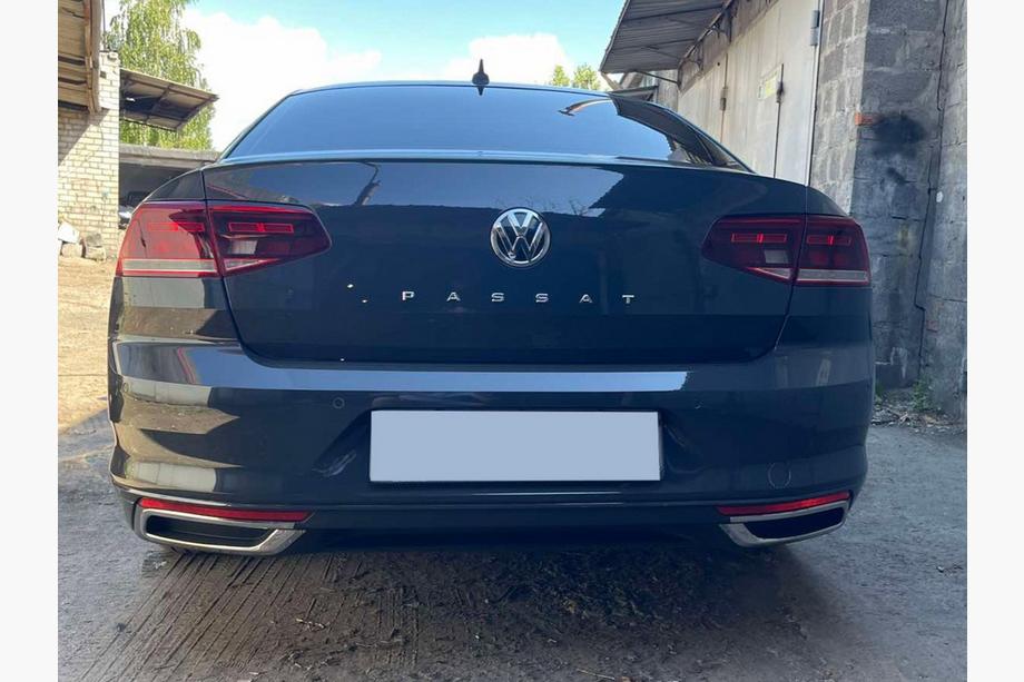 Volkswagen Passat B8 2015–2023 Udstødningspynt V2 SD/SW (2019+, 3 stk., rustfrit stål) Image