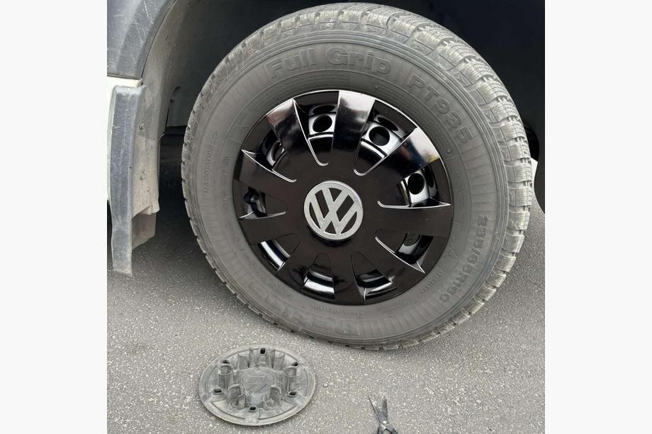 Volkswagen Crafter 2006–2016 Sorte hjulkapsler i ABS (1-ring, sæt 4 stk.) Image