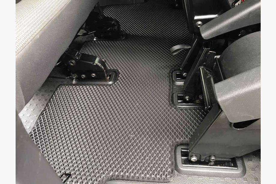 Volkswagen T5 2010–2015 EVA bilmåtter V2 (lang akselafstand, komplet kabinesæt, sort) Image