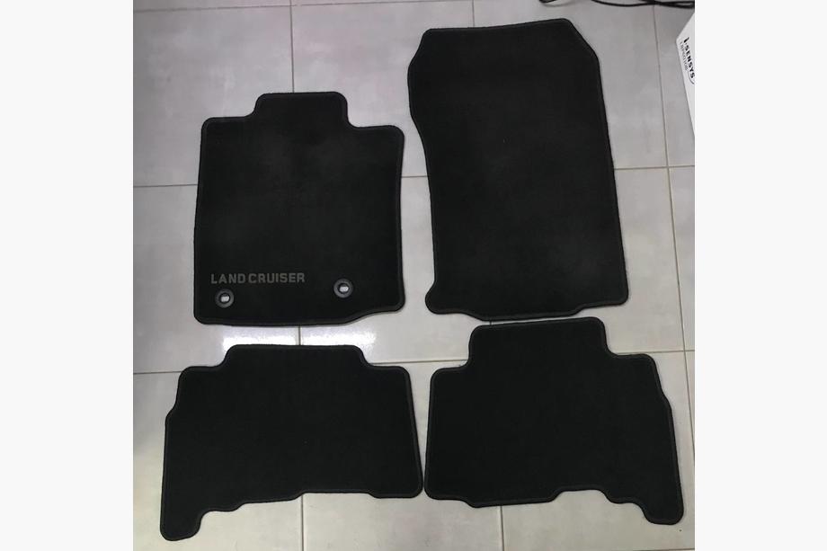 Toyota Land Cruiser Prado 150 2009–2023 Stofmåtter (2013-2022, original/OEM) brugt Image