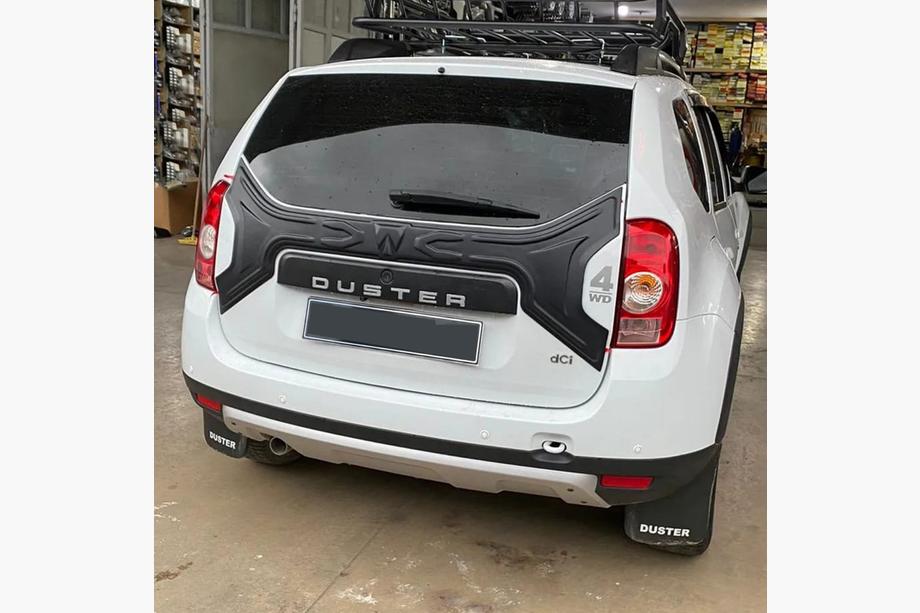 Dacia Duster 2008–2018 Plastliste til bagklap Image