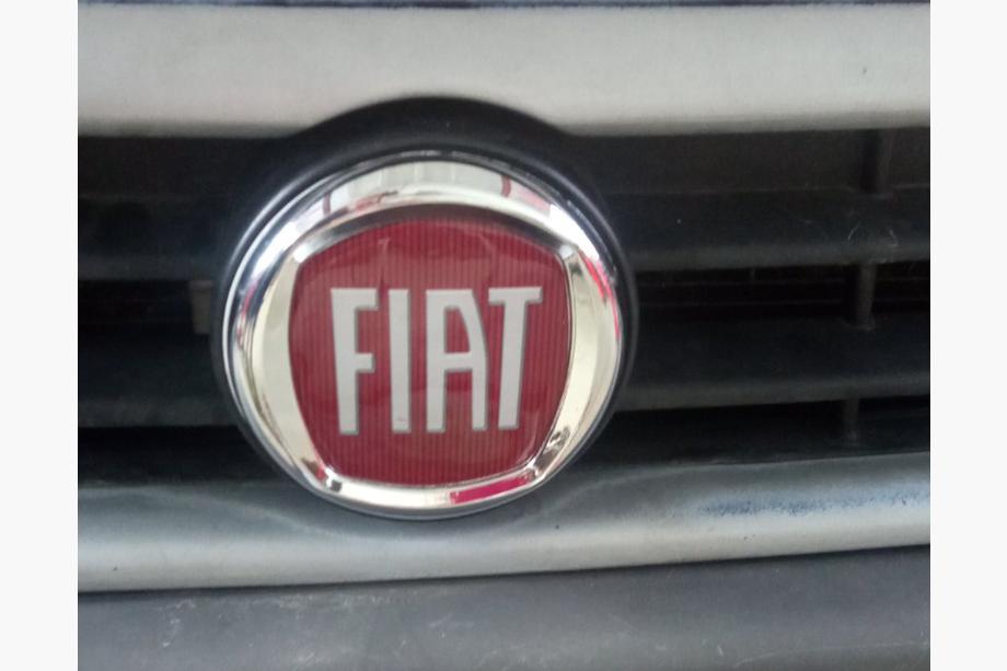 Fiat Emblem (rød V2, selvklæbende) Foto 3
