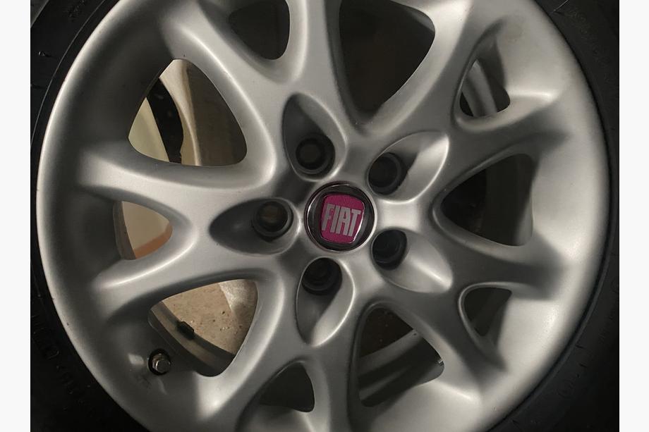 Fiat Navkapsler til fælge V2 49/42,5 mm røde (sæt 4 stk., 0735448759) Image
