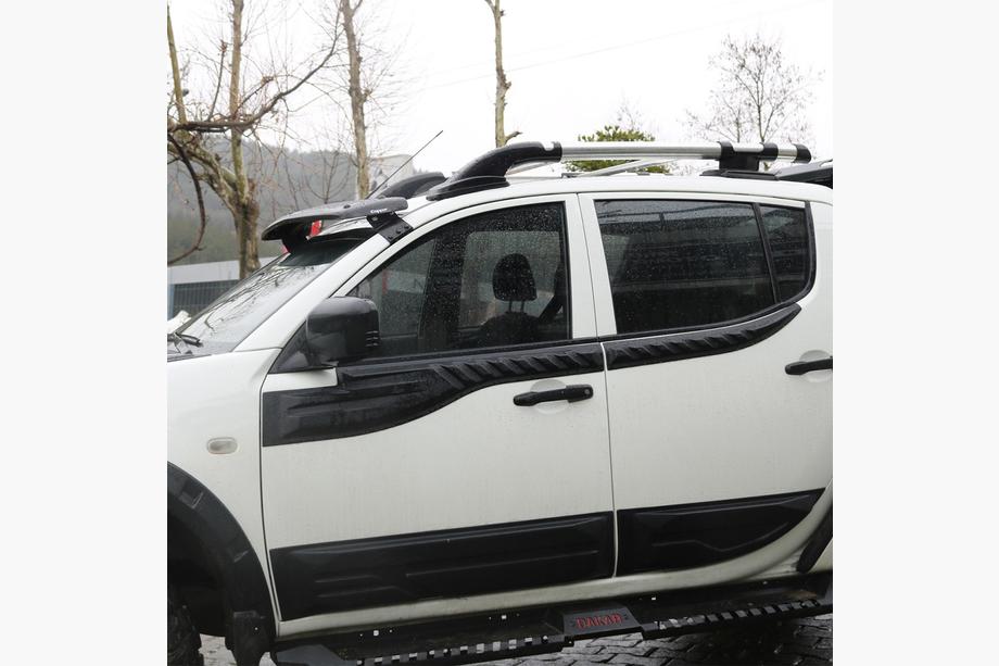 Mitsubishi L200 2006–2015 Øvre dørlister (4 stk., ABS) Foto 2