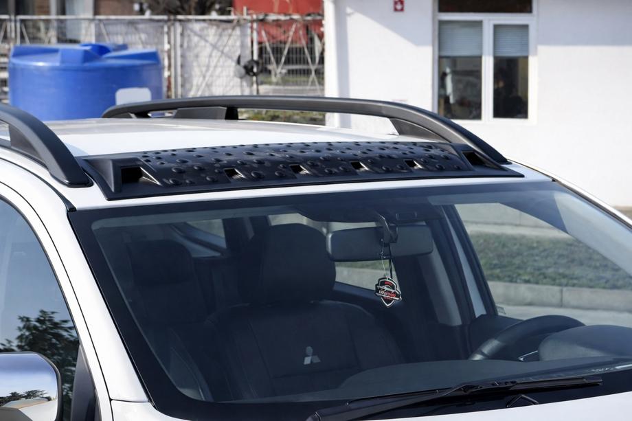 Mitsubishi L200 2015–2024 Forrudedeflektor (ABS) Image