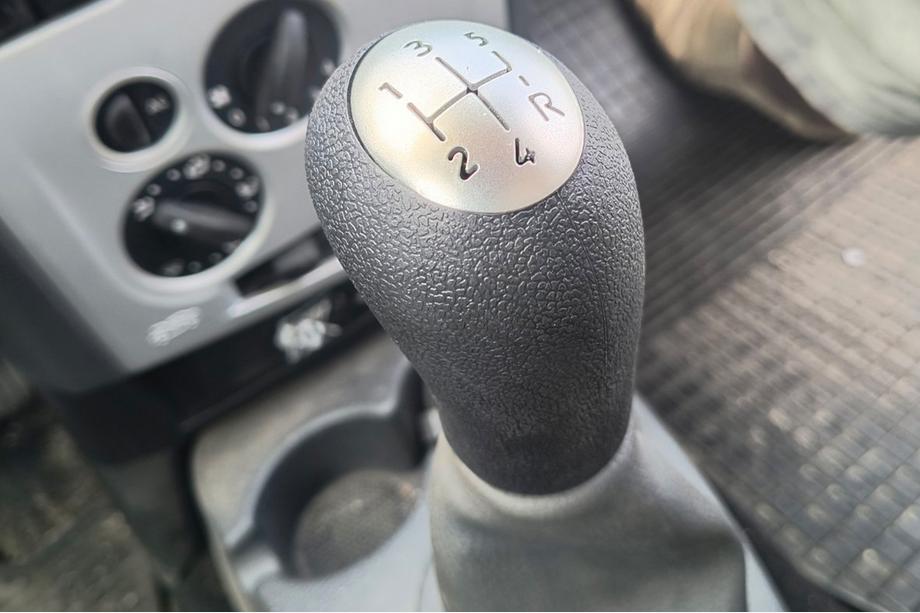 Renault Logan I 2005–2008 Gearknop 8200079112 (sort med krom) Image