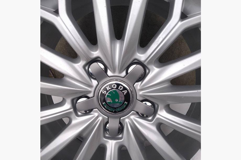 Skoda Klistermærker til fælgcenterkapsler 56 mm J1009 (4 stk.) Image