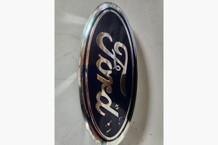 Ford Fusion 2002–2012 Nedsat! Forreste emblem (med clips) Image