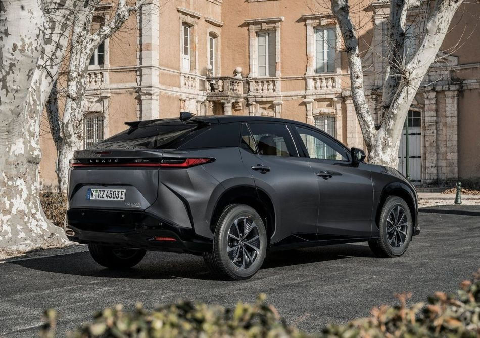 Elektrisk Lexus RZ-crossover får mere prisvenlig version – 300e