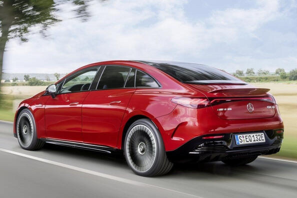 Test af den elektriske sedan Mercedes-Benz EQE (V295) Foto 4